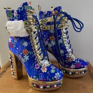 Azalea Wang Richie Rich Embroidered Jeweled Ankle Boots. Size 10 Blue